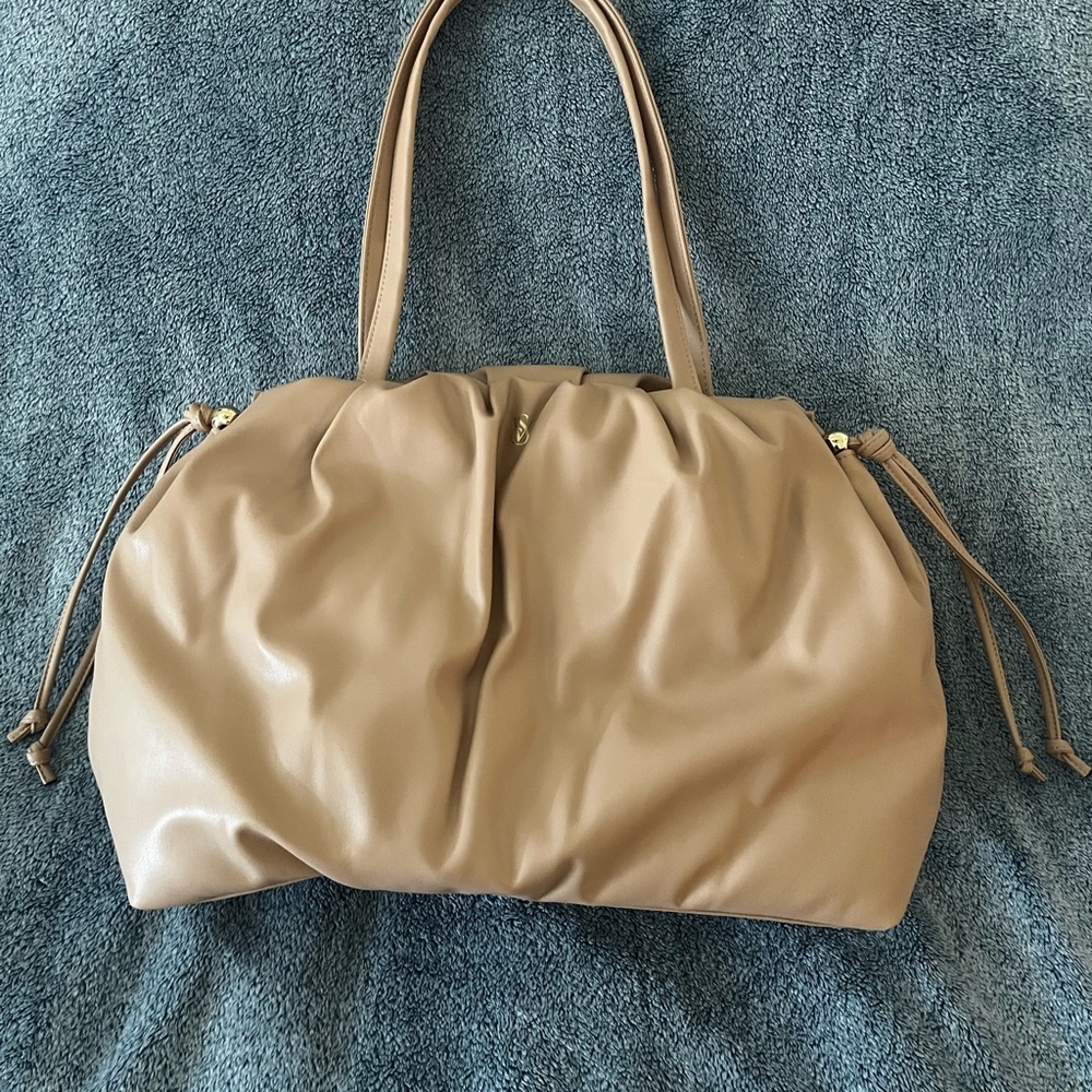 Victoria’s Secret Bare tote bag